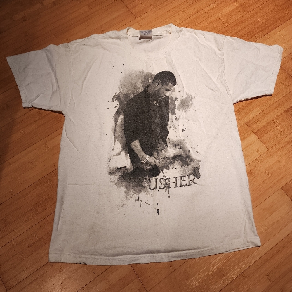 Usher Tour T Shirt Shirt 2010 OMG Tour Gun Microphone Hanes Sz LG